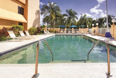 La Quinta Inn & Suites by Wyndham Miami Airport East Hotel in Miami Springs