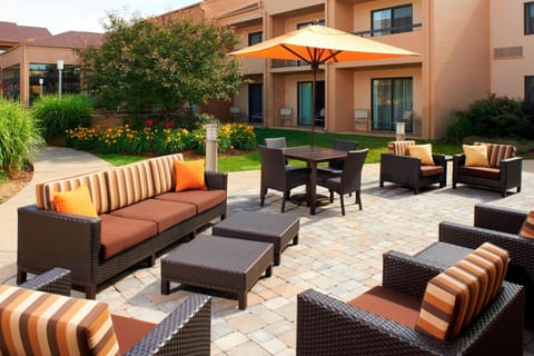 Courtyard by Marriott Rockford Hotel in Cherry Valley
