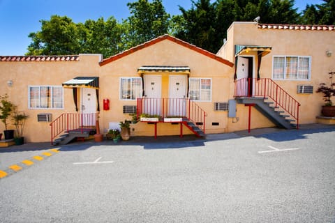 The Alpine Inn & Suites Motel in Daly City