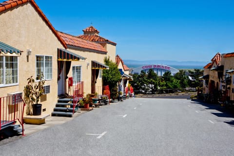 The Alpine Inn & Suites Motel in Daly City