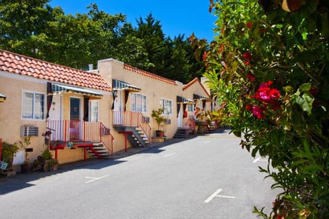 The Alpine Inn & Suites Motel in Daly City