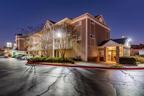 HomeTowne Studios Atlanta - Chamblee Hotel in Chamblee