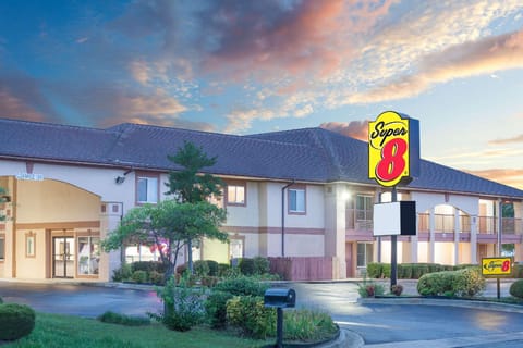 Super 8 By Wyndham Decatur Priceville Hotel in Decatur