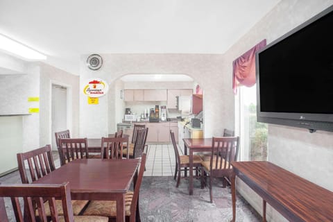 Super 8 By Wyndham Decatur Priceville Hotel in Decatur