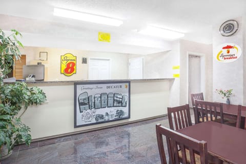 Super 8 By Wyndham Decatur Priceville Hotel in Decatur