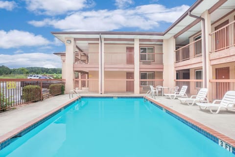 Super 8 By Wyndham Decatur Priceville Hotel in Decatur