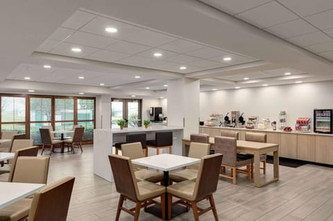 Wingate by Wyndham Green Bay/Airport Hotel in Ashwaubenon