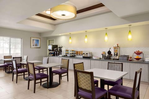 La Quinta Inn & Suites by Wyndham Fresno Northwest Hotel in Fresno