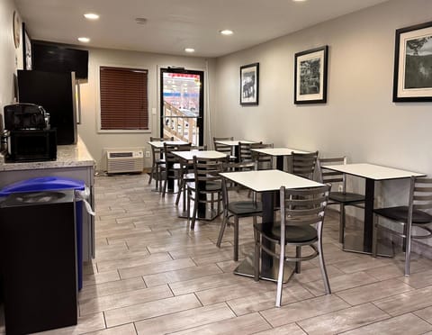 Super 8 by Wyndham Lafayette / Purdue Area Hotel in Lafayette