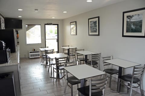 Super 8 by Wyndham Lafayette / Purdue Area Hotel in Lafayette