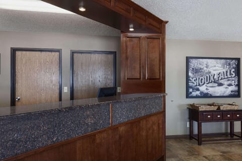 Super 8 By Wyndham Sioux Falls/41St Street Hotel in Sioux Falls