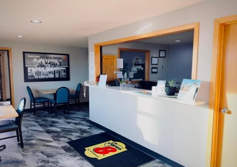 Super 8 By Wyndham Belle Fourche Sd Hotel in Black Hills