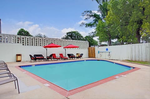 Swimming pool [outdoor]