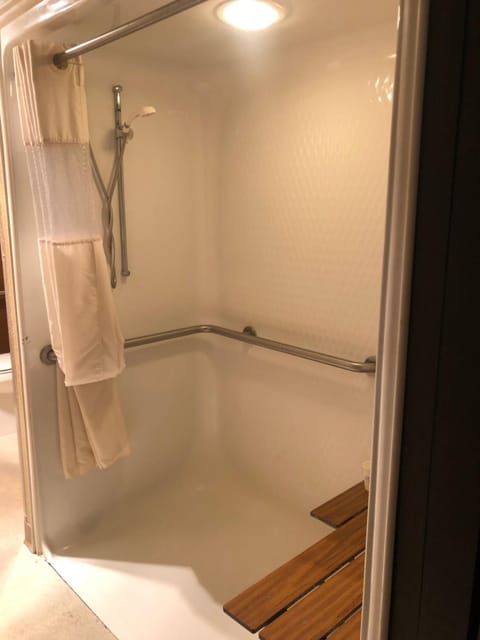 Microtel Inn & Suites by Wyndham Mason/Kings Island Hotel in Mason