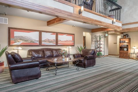 Shared lounge/TV area