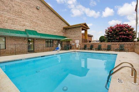 Days Inn by Wyndham Conover-Hickory Hotel in Hickory