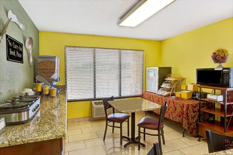 Days Inn by Wyndham Conover-Hickory Hotel in Hickory