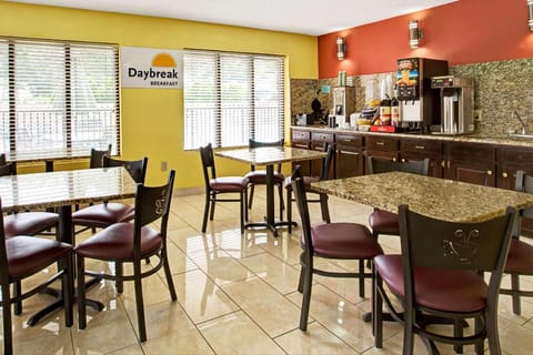 Days Inn by Wyndham Conover-Hickory Hotel in Hickory