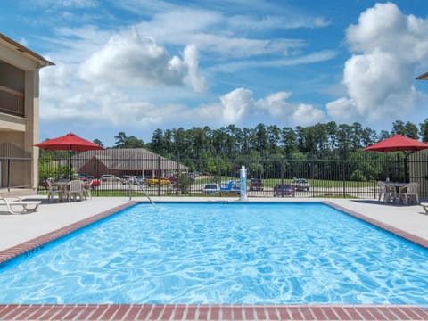 Days Inn & Suites by Wyndham Huntsville Hotel in Huntsville