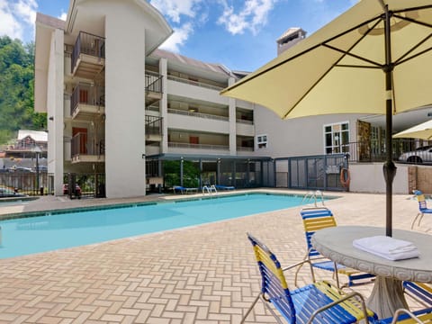 Gatlinburg River Inn Hotel in Gatlinburg