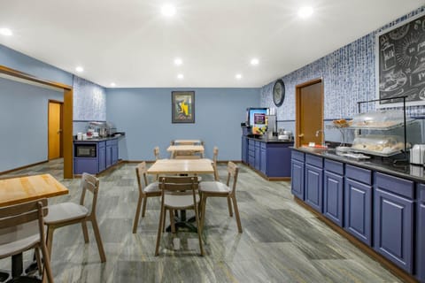 AmericInn by Wyndham Pella Hotel in Pella