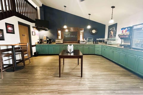 AmericInn by Wyndham Menominee Hotel in Door County