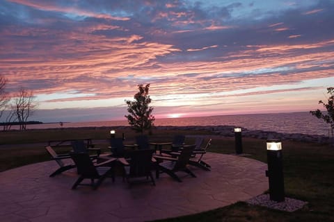 AmericInn by Wyndham Menominee Hotel in Door County