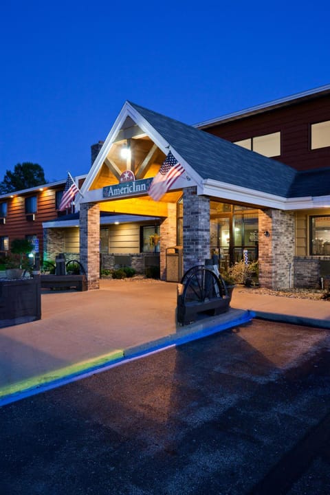 AmericInn by Wyndham Menominee Hotel in Door County
