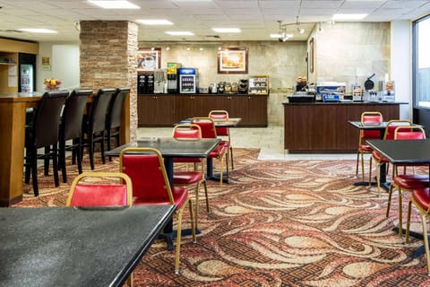 La Quinta Inn by Wyndham Davenport & Conference Center Hotel in Bettendorf