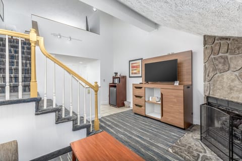 Crossroads Inn & Suites Motel in Gatlinburg