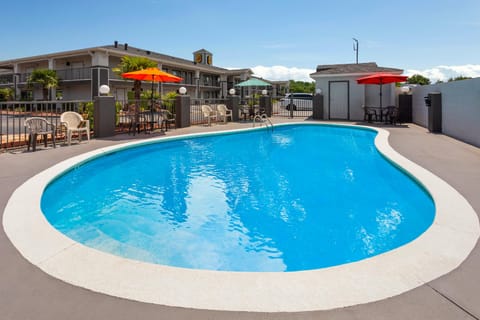 Super 8 By Wyndham Prattville Montgomery Hotel in Millbrook