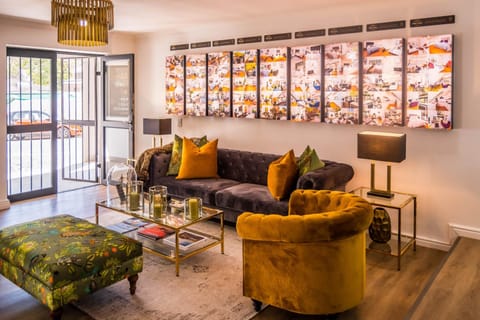 Shared lounge/TV area