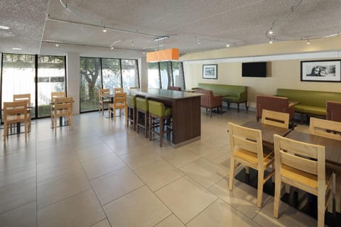 Wingate by Wyndham Lincoln Airport East I-80  Hotel in Lincoln