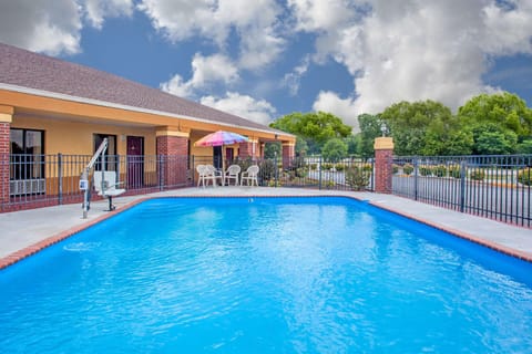 Days Inn by Wyndham Moulton Hotel in Wheeler Lake