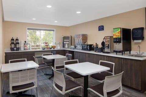 Microtel Inn & Suites by Wyndham Columbia Two Notch Rd Area Hotel in Dentsville