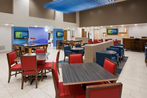 Holiday Inn Express & Suites Minneapolis – West End by IHG Hotel in Golden Valley