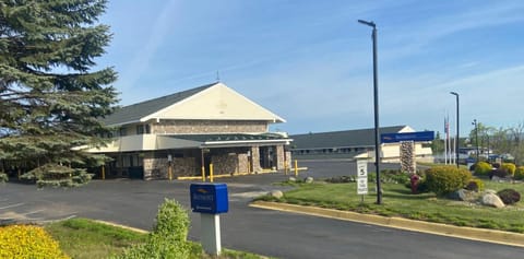 Baymont by Wyndham Petoskey Hotel in Petoskey