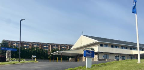 Baymont by Wyndham Petoskey Hotel in Petoskey