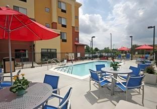 Swimming pool [outdoor]