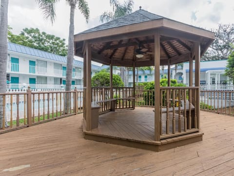 Days Inn & Suites by Wyndham Port Richey Hotel in Bayonet Point