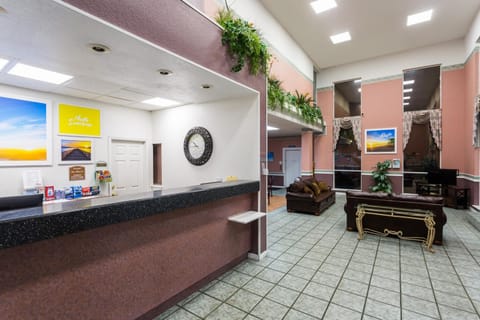 Days Inn & Suites by Wyndham Port Richey Hotel in Bayonet Point
