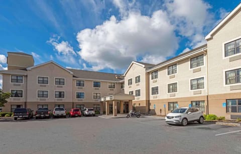 Suburban Studios Minneapolis Brooklyn Center Hotel in Brooklyn Center