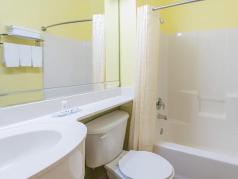 Quality Inn & Suites Fort Worth North - Haltom City Hotel in Fort Worth