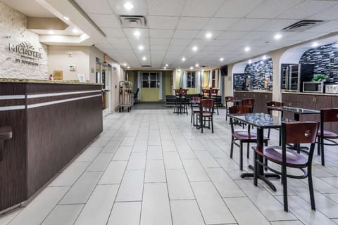 Quality Inn & Suites Fort Worth North - Haltom City Hotel in Fort Worth
