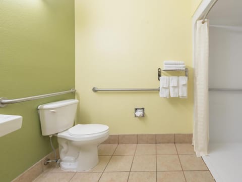 Quality Inn & Suites Fort Worth North - Haltom City Hotel in Fort Worth