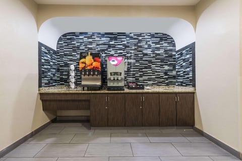 Quality Inn & Suites Fort Worth North - Haltom City Hotel in Fort Worth