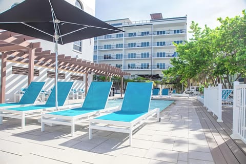 Barefoot Beach Club Hotel in Madeira Beach