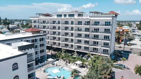 Barefoot Beach Club Hotel in Madeira Beach