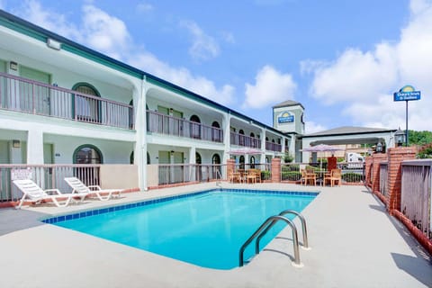 Days Inn & Suites by Wyndham Stockbridge South Atlanta Hotel in Stockbridge