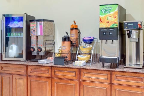 Days Inn & Suites by Wyndham Stockbridge South Atlanta Hotel in Stockbridge